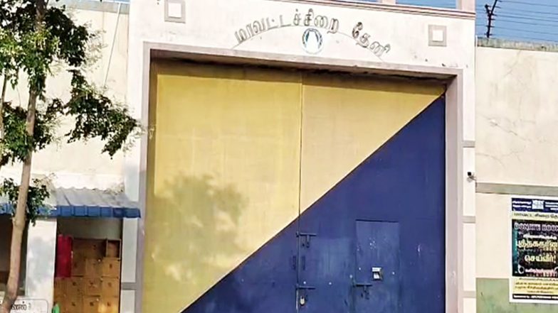 India News | Two Brothers Part of 17 Inamtes That Escaped Theni District Jail in Tamil Nadu Surrender at Cumbum