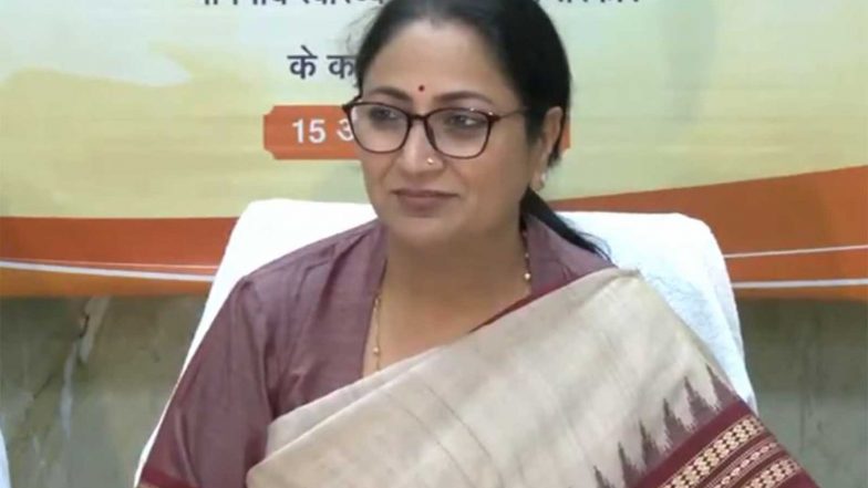 India News | Delhi CM Rekha Gupta Distributes Ex-gratia Cheques to Families Affected by Tragic Incidents