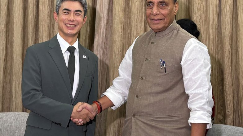 World News | Rajnath Singh Holds Talks with South Korean Counterpart Kang Shin-Chul on Sidelines of ADMM-Plus