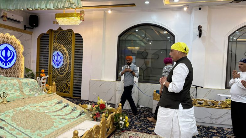 World News | Rajnath Singh Meets Indian Diaspora During Gurudwara, Hindu Temple Visit in Philippines