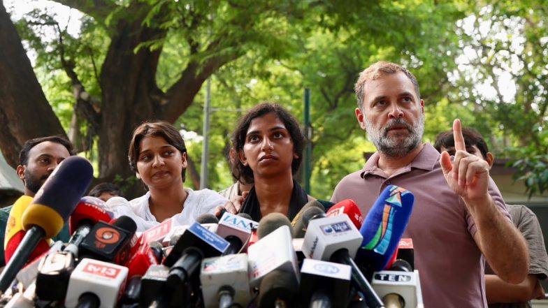 &lsquo;Don&rsquo;t Come in Way of Protesting Students, They Are India&rsquo;s Voice&rsquo;: Rahul Gandhi to PM Modi